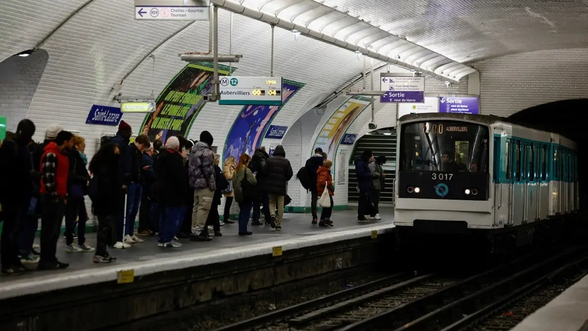 Mass Stabbing Reported Inside Paris Metro, 3 Women Critically Injured Mass Stabbing Reported Inside Paris Metro, 3 Women Critically Injured