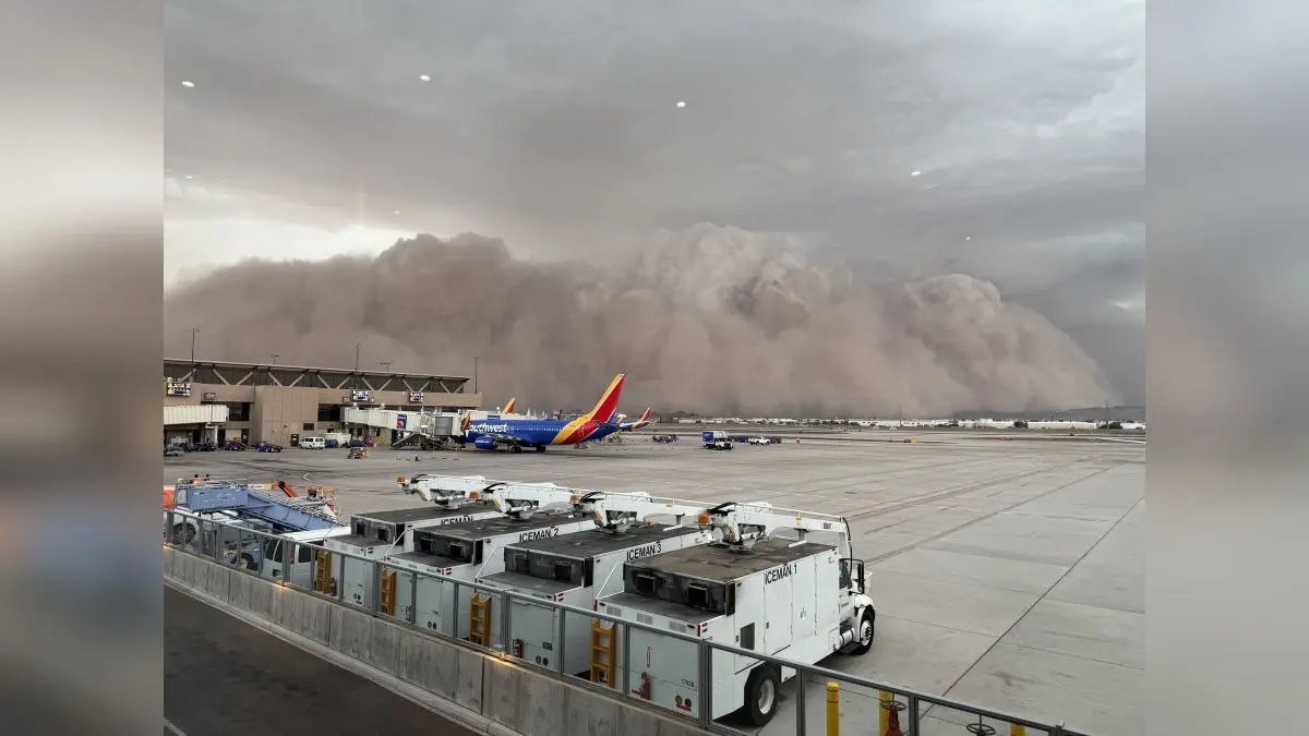 Massive And Towering Wall of Haboob Dust Storm Engulfs US City Phoenix, Emergency Warning Issued | VIDEO Massive And Towering Wall of Haboob Dust Storm Engulfs US City Phoenix, Emergency Warning Issued | VIDEO