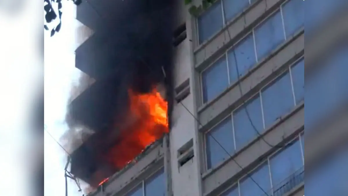 Massive fire at JMS Business Centre in Mumbai's Jogeshwari West; rescue operations underway.