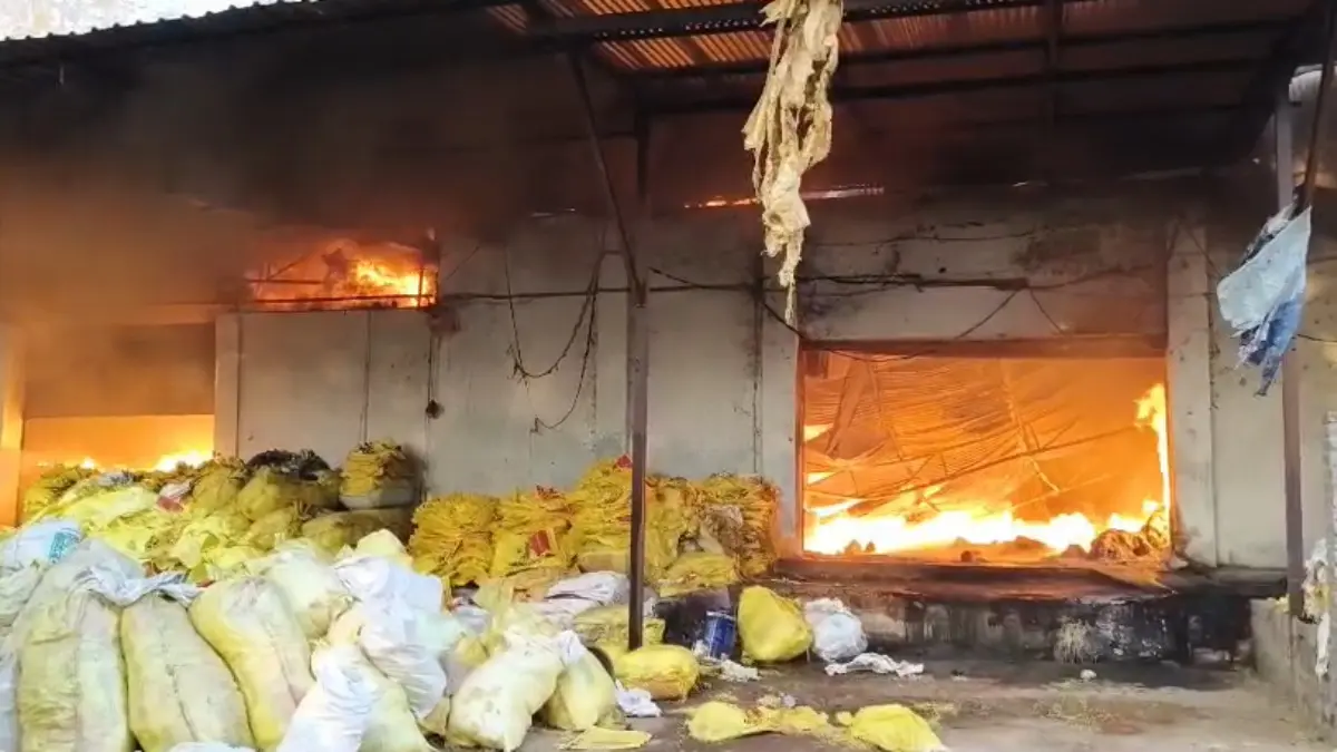 Massive Fire Breaks Out at Factory in Odisha's Bargarh; Over 5 Fire Team's Rush To Spot Massive Fire Breaks Out at Factory in Odisha's Bargarh; Over 5 Fire Team's Rush To Spot