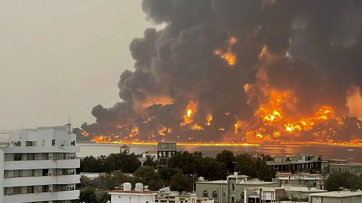 ईरान युद्ध में नेतन्याहू के सबसे बड़े दुश्मन की एंट्री, इजरायल पर ताबड़तोड़ कई मिसाइलों से हमला; कहा- अब होगा कत्लेआम Massive Israeli Airstrikes Devastate Houthi Strongholds in Yemen - Ports Bombed, Power Plant Hit, Hijacked Ship Destroyed