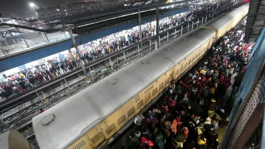 Massive Rush at New Delhi Railway Station as Train Delays Cause Chaos