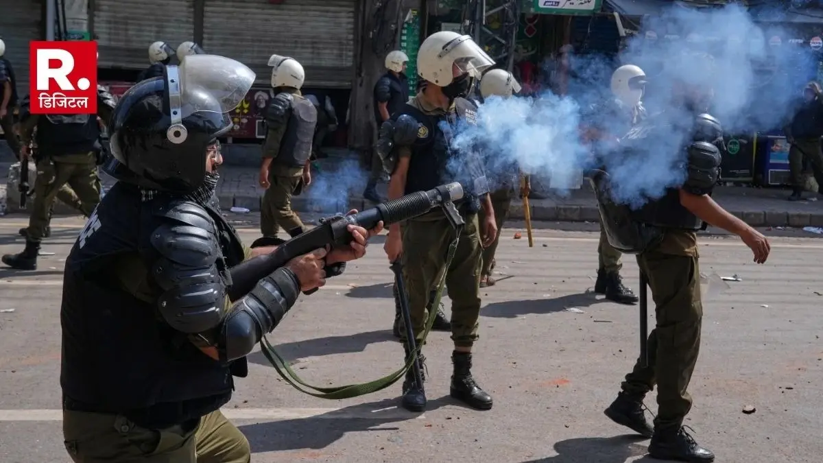 Massive violence in Lahore with Tehreek-e-Labbaik activists clashing with police