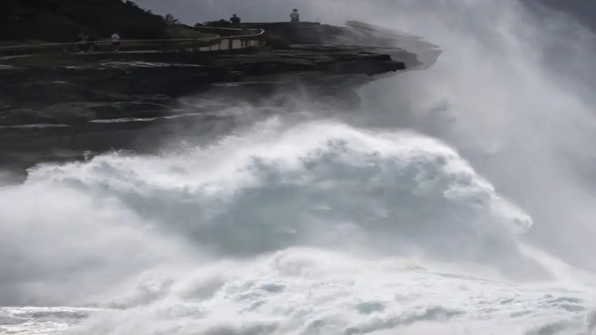 IN PICTURES: Bondi Beach Waves Turn Fierce as Powerful Storm Surges Hit Sydney Coast Massive Waves Pound Bondi Headland as Powerful Swells Hit Australia's East Coast