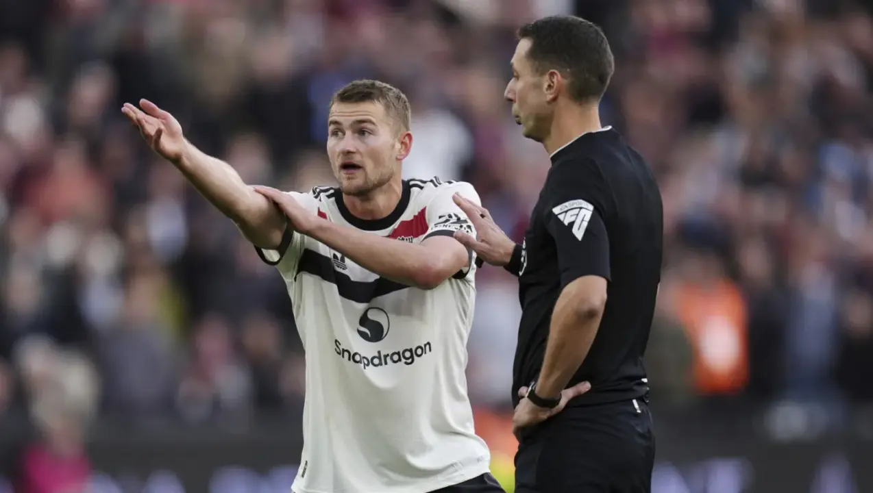 Man United misses open goal and concedes late penalty in loss at West Ham; Palmer shines for Chelsea Matthijs de Ligt