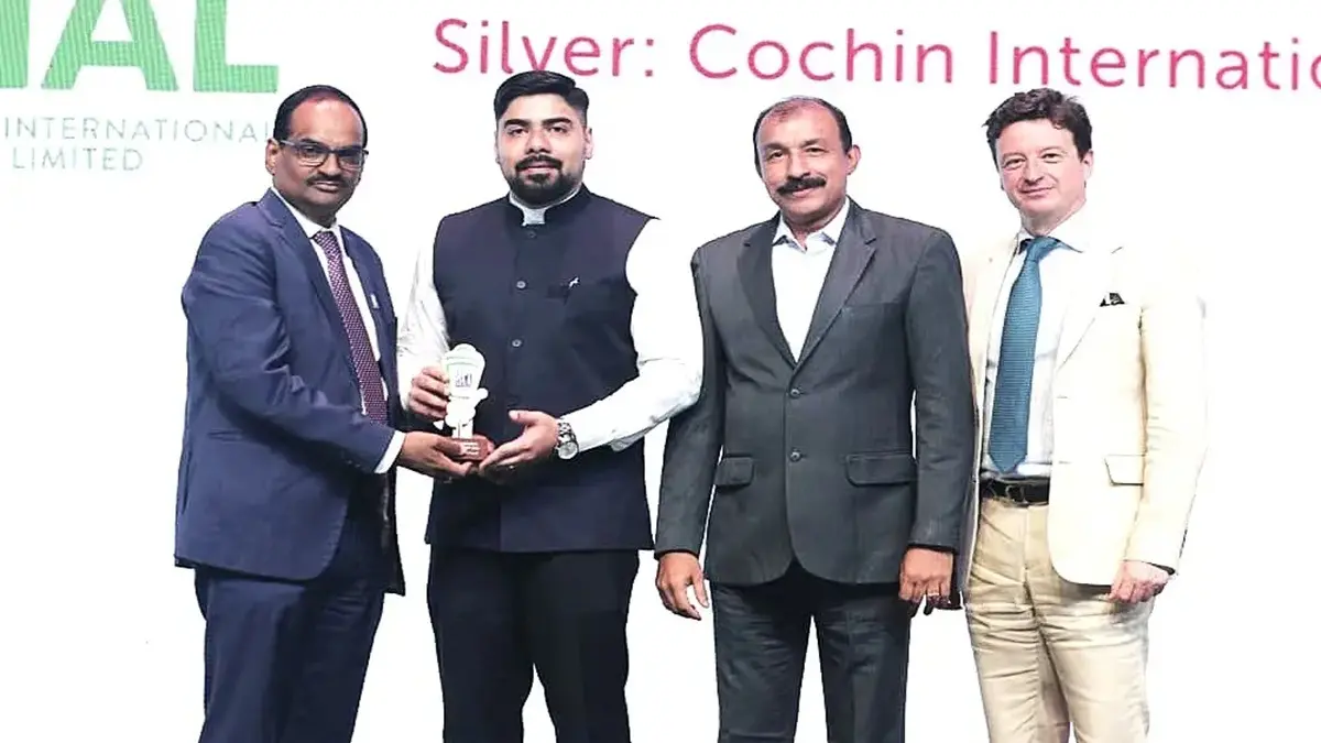 MD S Suhas receiving the Green Airports Recognition 2025 award from ACI President S.G.K. Kishore. CIAL Airport Director Manu G., ACI International Asia-Pacific Director General Stefano Baronci are also seen.