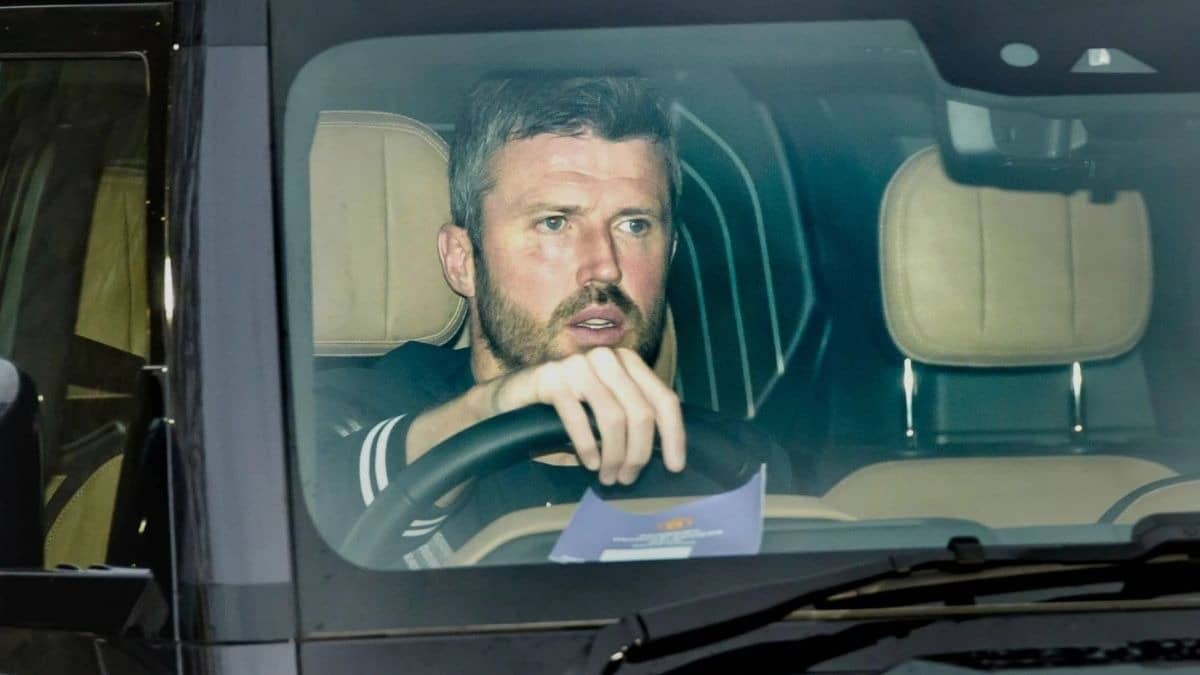 Michael Carrick arriving at Old Trafford