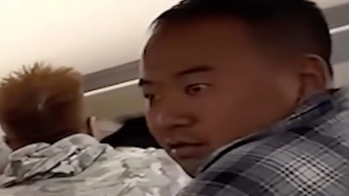 Plane's Crew Gets In Action Mode After Mid-Air Fist Fight Aboard Kuala Lumpur Flight Leaves Passengers In Shock, Video Goes Viral Mid air fist fight, Kuala Lumpur Beijing flight