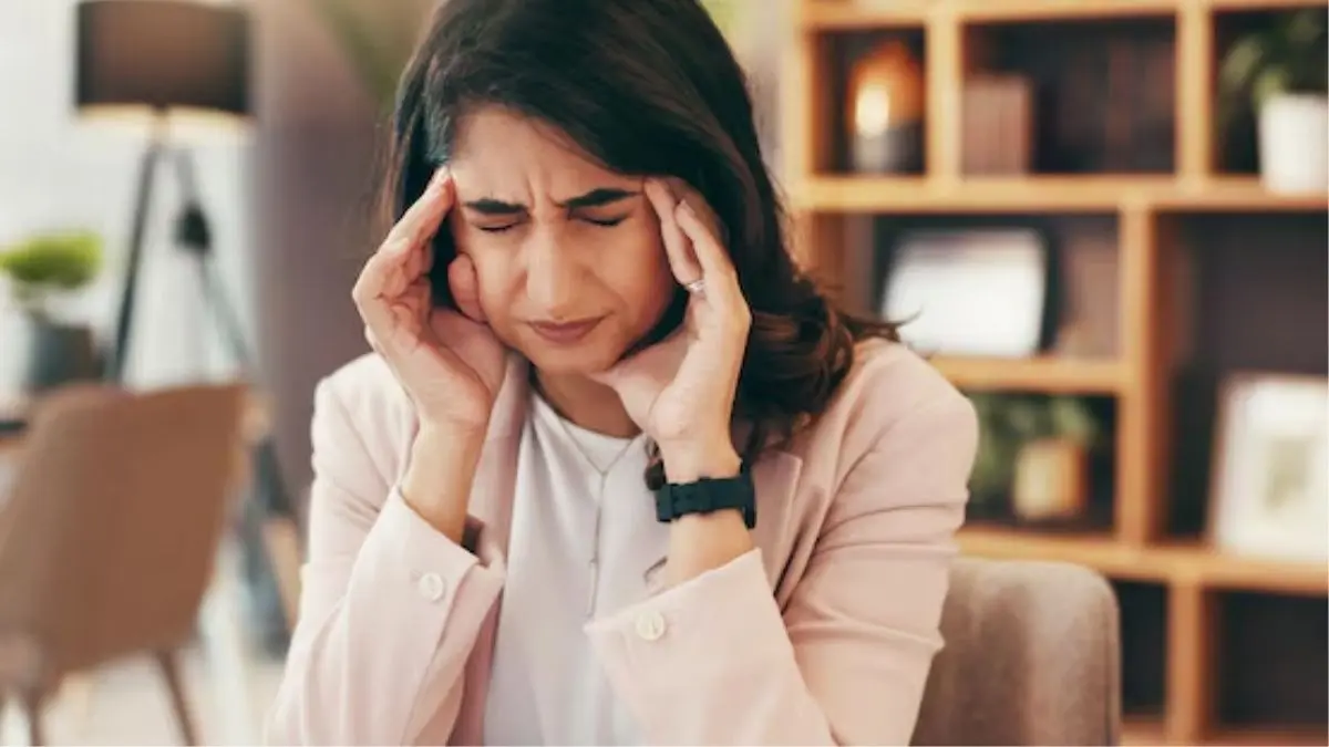 Migraine Home Remedy: क्या आपको भी है माइग्रेन की दिक्कत? ये घरेलू उपाय जड़ से दूर करेंगे सिर दर्द; तुरंत आजमाएं Migraine Home Remedy