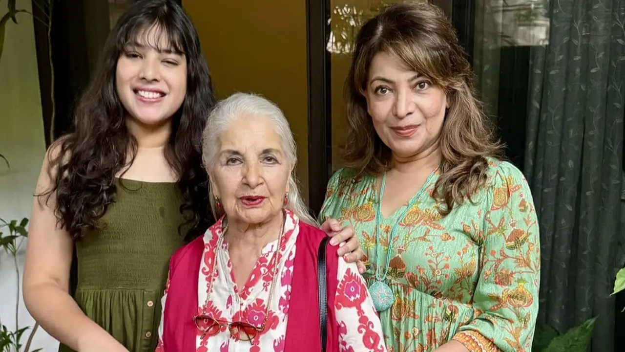 mihika-with-sushma-seth-and-divya-seth