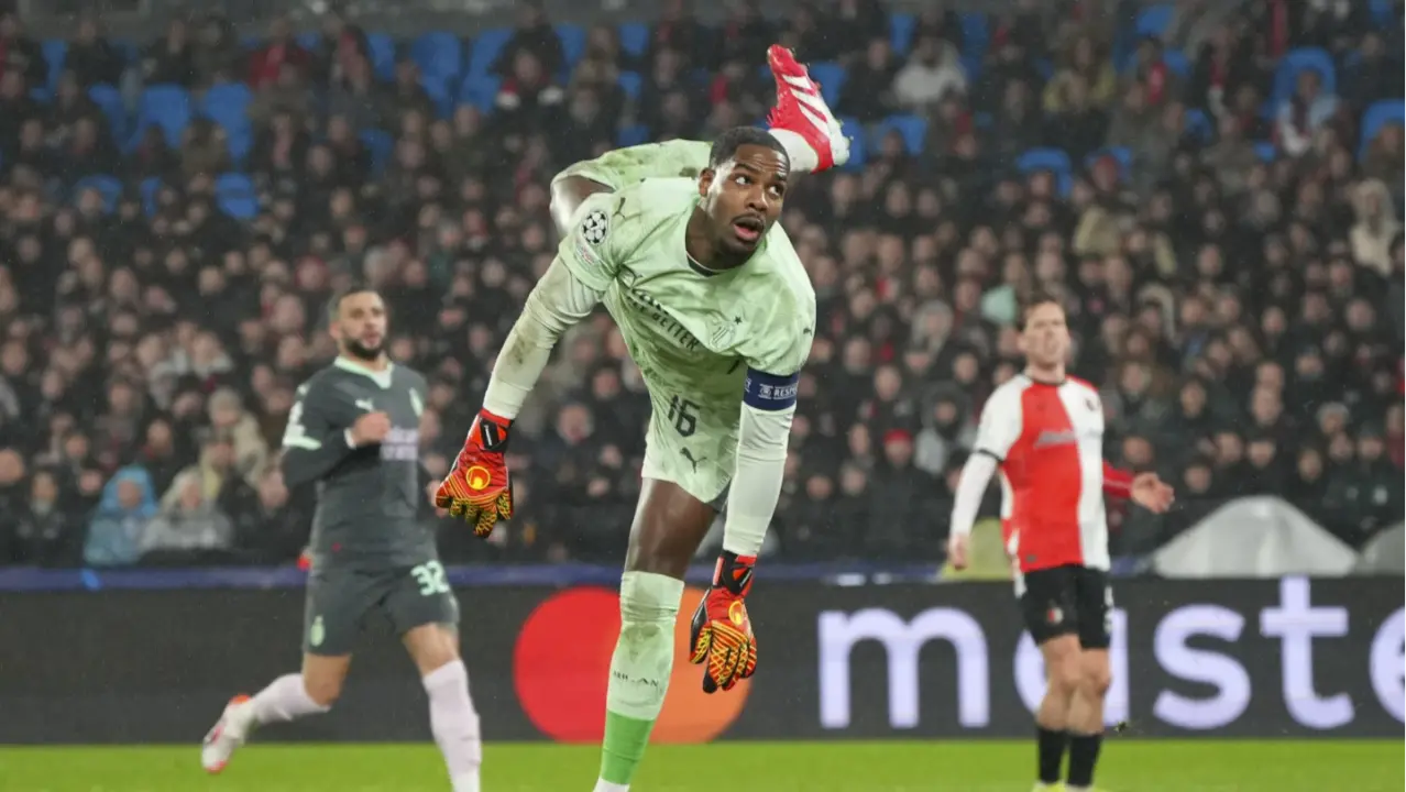 Mike Maignan Costs AC Milan Dearly, Massive Mistake Leads To Milan Losing 1-0 To Feyenoord Mike Maignan