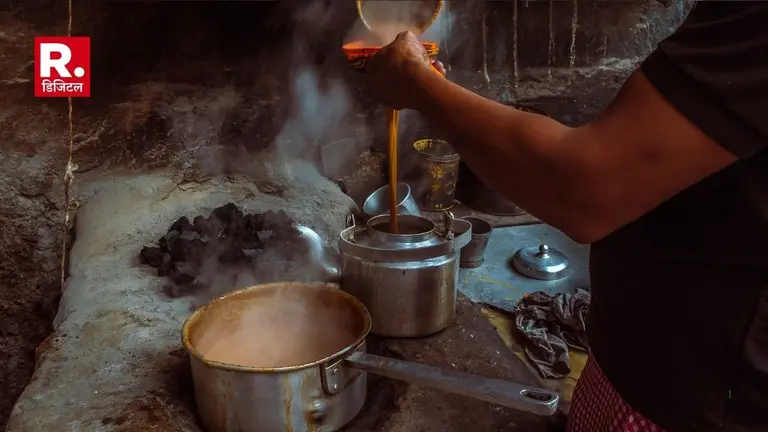 Adrak ki Chai: चाय में पहले अदरक डालें या दूध? 90 फीसदी लोगों को नहीं पता सही तरीका Milk Tea