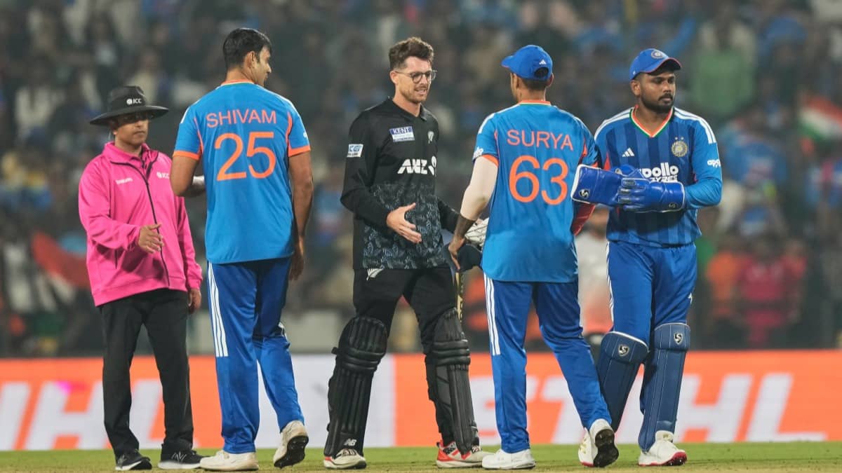 Mitchel Santner greets Suryakumar Yadav