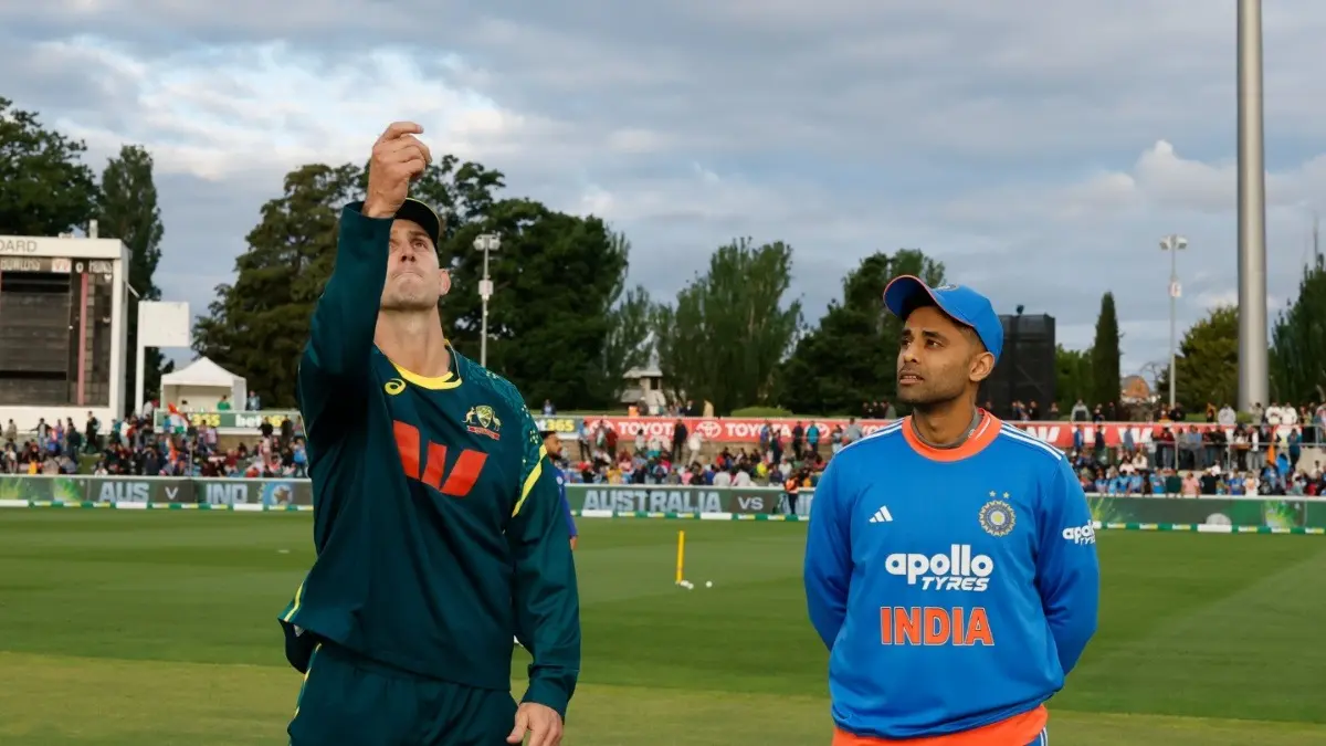 Mitchell Marsh and Suryakumar Yadav during toss during 1st T20I match