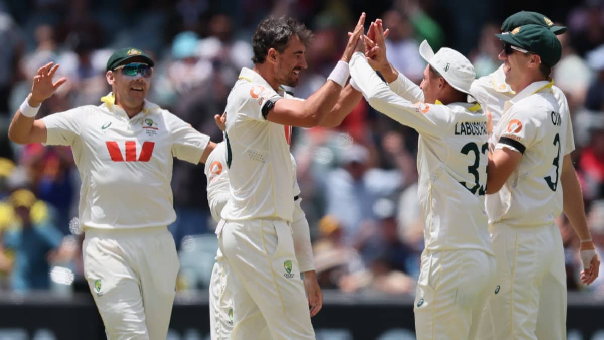 Mitchell Starc and Marnus Labuschagne