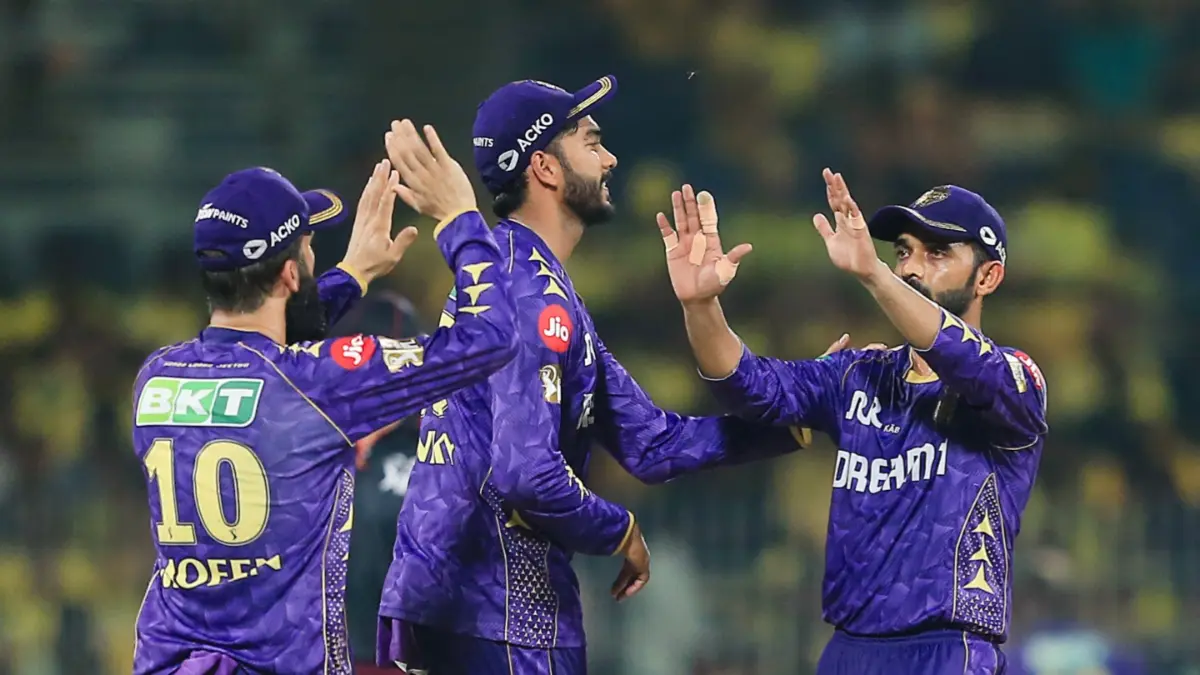 Ajinkya Rahane and teammates celebrate wicket during KKR vs CSK clash in IPL 2025