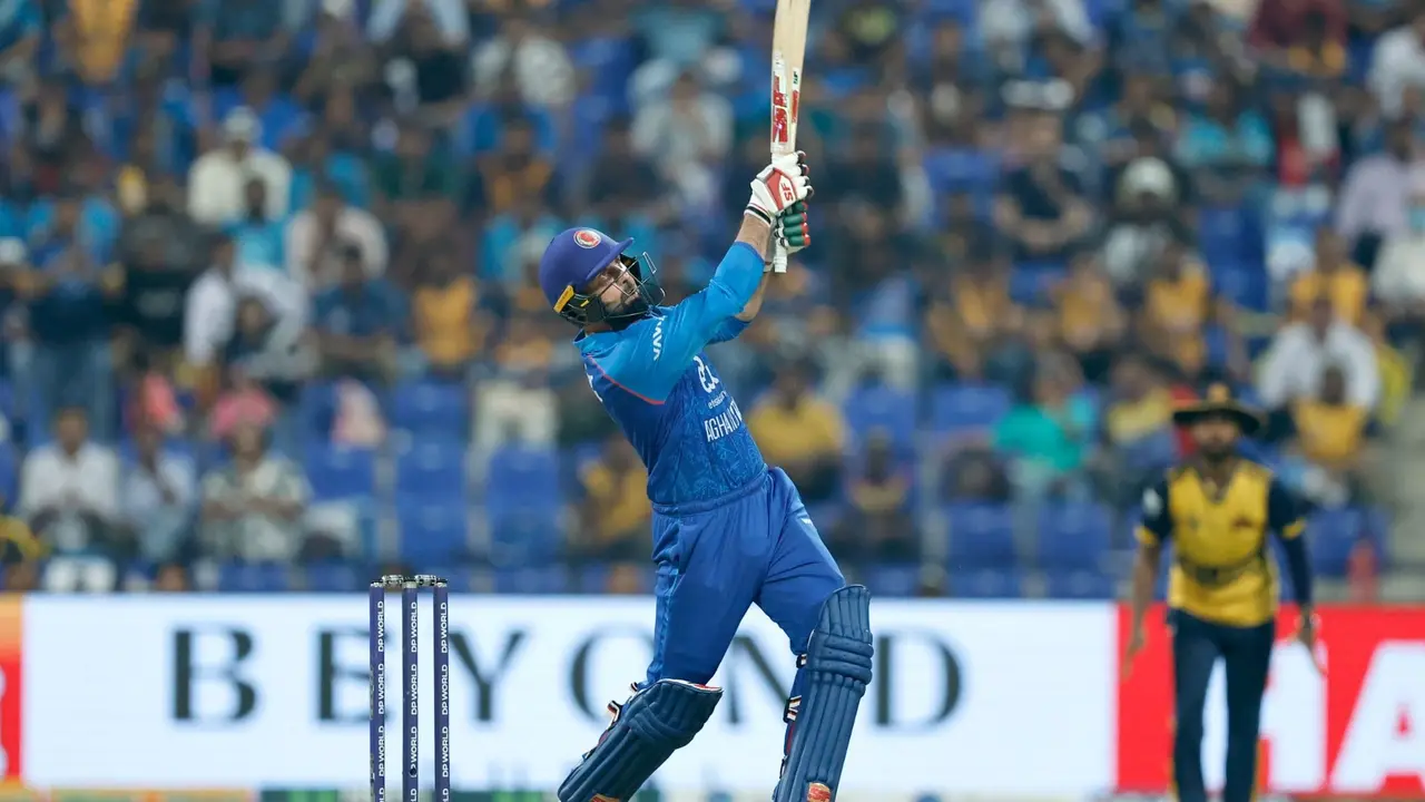 Mohammad Nabi hits 5 sixes in a row of Dunith Wellalage Afghanistan vs sri lanka asia cup 2025