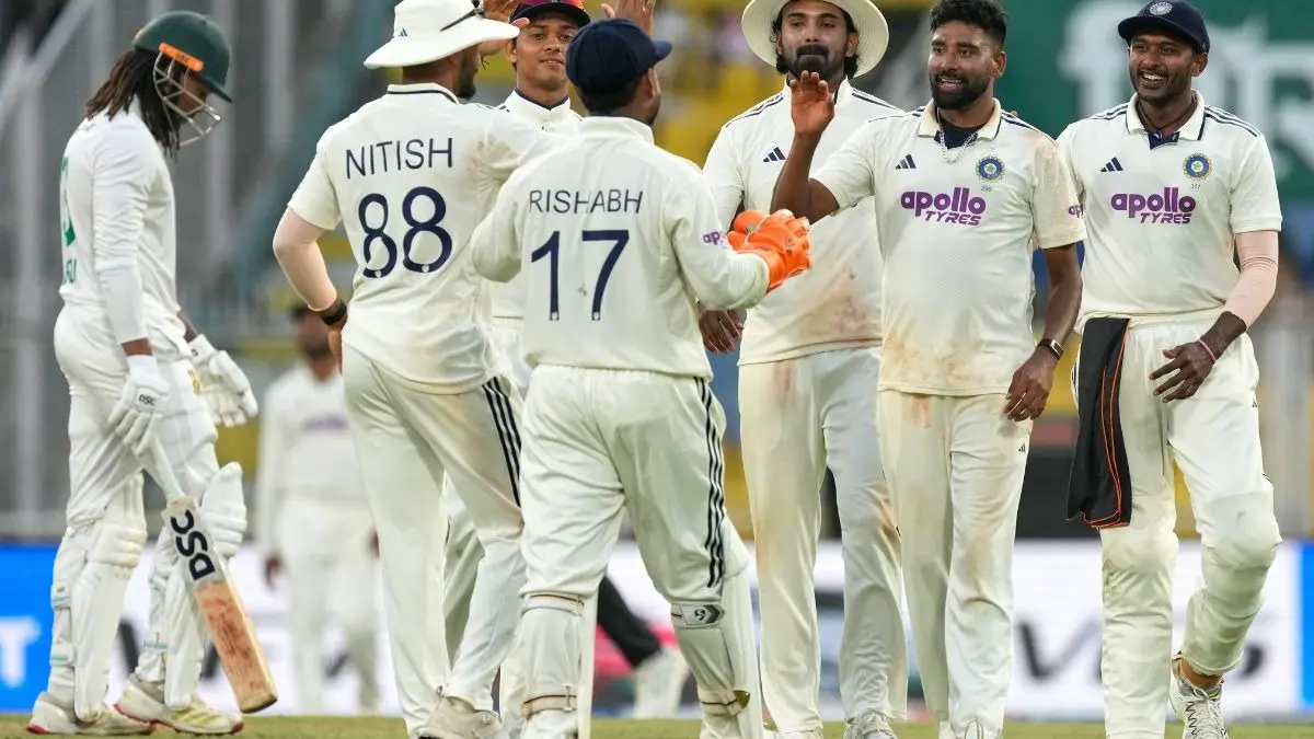 'These Sort Of Wickets Maybe Do Suit Us A Little Bit Better': India Coach Admits Following Day 1 Of Ind vs SA 2nd Test Mohammed Siraj celebrates with teammates after the dismissal of Tony de Zorzi