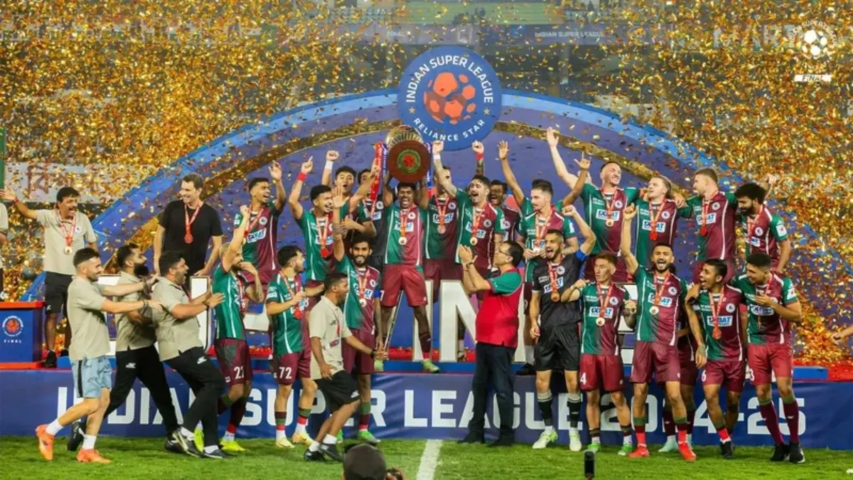 Mohun Bagan players celebrate the ISL Cup