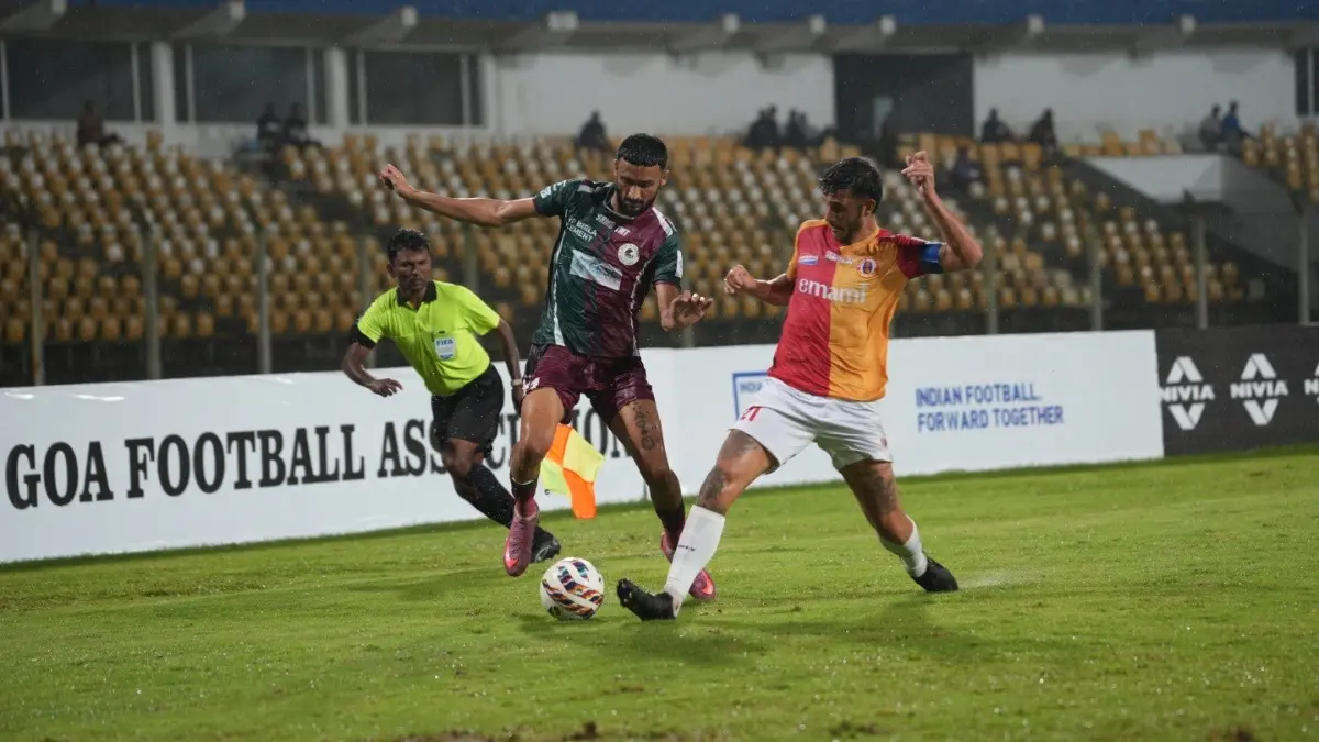 Mohun Bagan SG and East Bengal players in action at AIFF Super Cup
