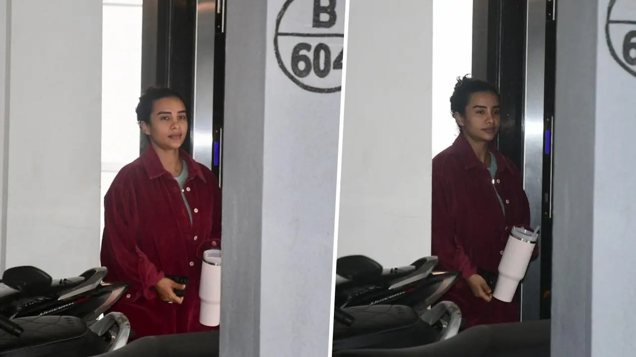 Mom-to-be Patralekhaa Hides Baby Bump, Shies Away From Camera During Doctor's Visit Sans Rajkummar Rao | Watch