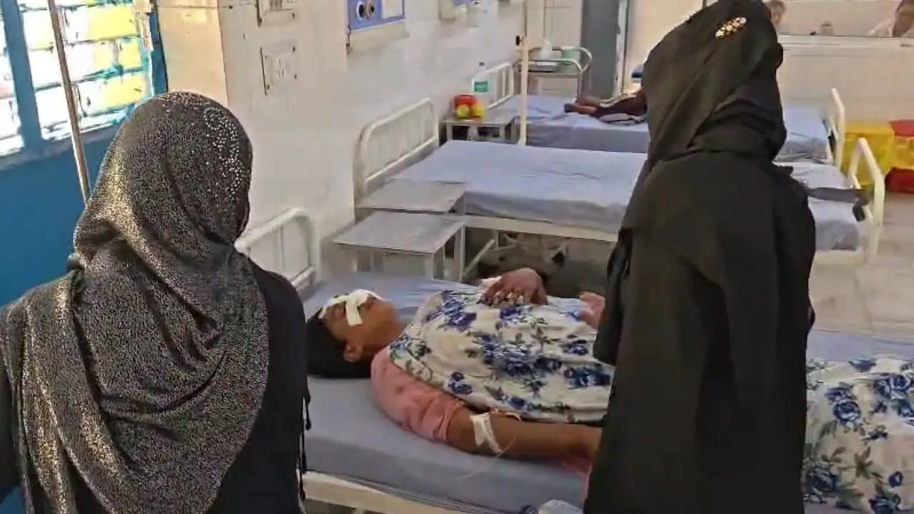 UP: पहले दिया तीन तलाक, फिर पत्नी के नाक-होंठ चाकू से काटकर फरार हुआ पति, महिला की हालत गंभीर Moradabad crime news