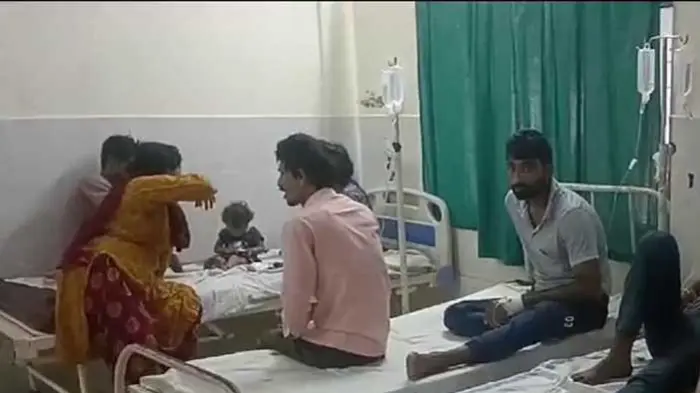 UP: बिजनौर में कुट्टू का आटा खाने से 100 से अधिक लोग बीमार, हालत बिगड़ी,अस्पताल में भर्ती More than 100 people fell ill after consuming buckwheat flour