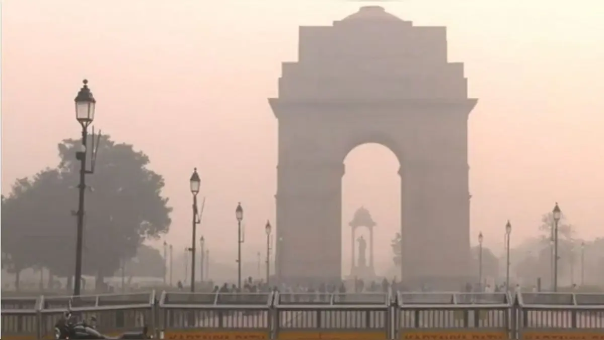 Morning Haze Engulfs Delhi, Average AQI Reaches 396
