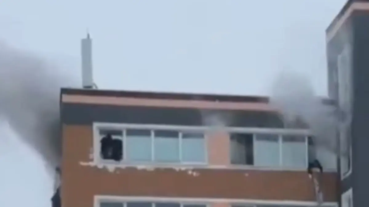 Moscow Hostel Fire Injures 6, Guests Turn To Tied Bedsheets, Jump From 4th Floor To Save Themselves | VIDEO Moscow Hostel Fire