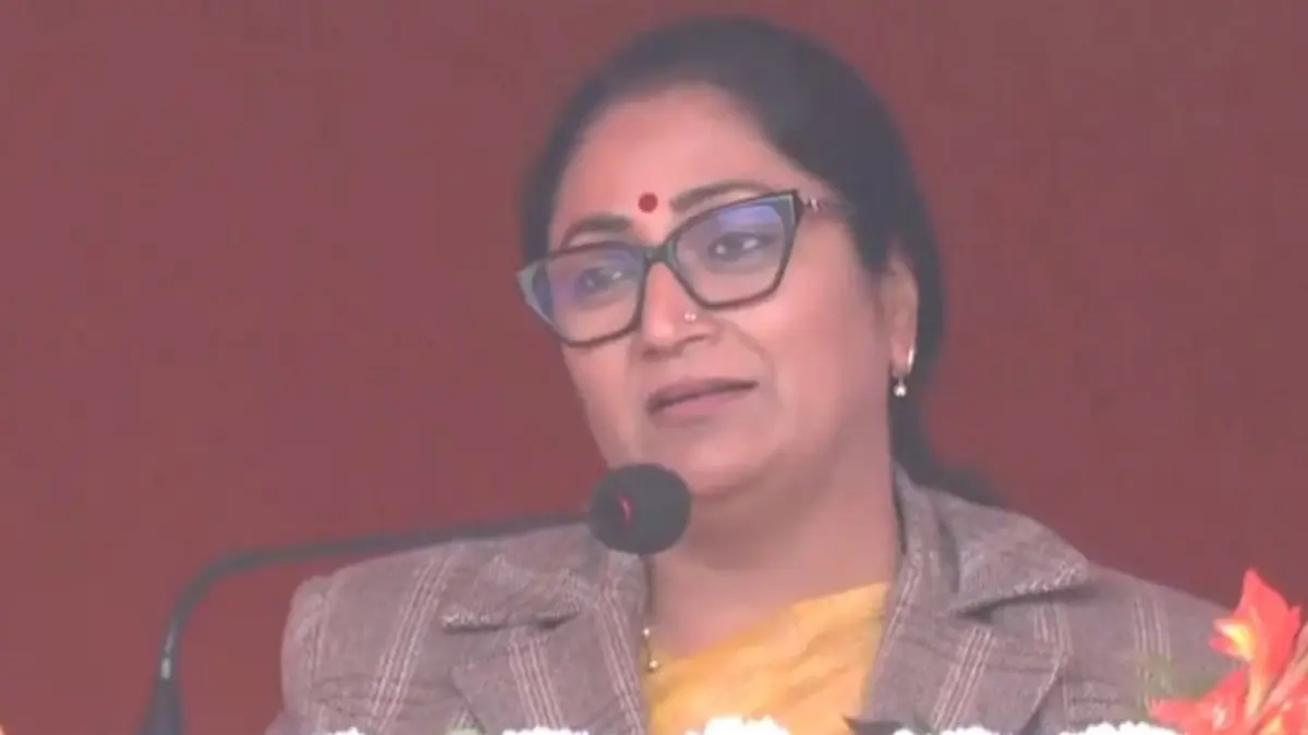 'Most Effective Solution to Eradicate Pollution': Delhi CM Flags Off 100 New Electric Buses