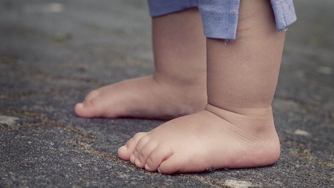 Mother Accused of Child Abuse After Forcing Daughter to Walk Barefoot on  Scorching Hot Asphalt | Republic World