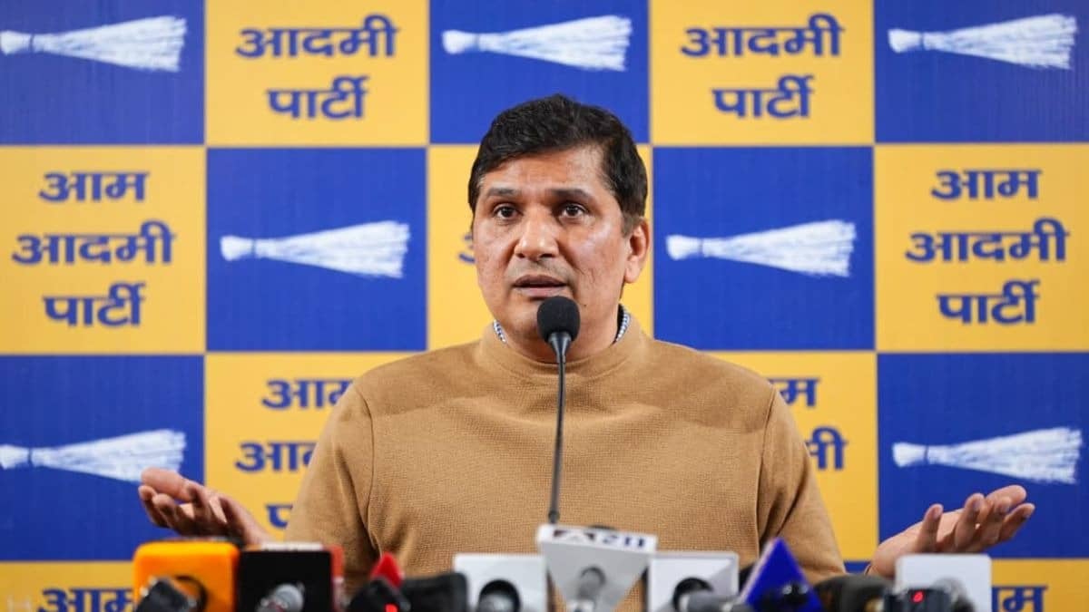 motorcyclist fell into pit dug delhi Jal Board pwd road in Janakpuri lay there all night and died Saurabh Bhardwaj