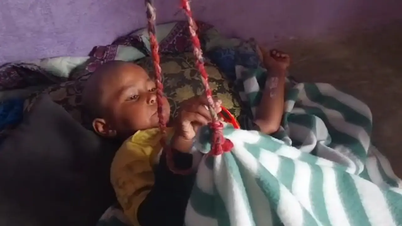 MP News: 5 साल के बच्चे ने बिस्तर पर किया पेशाब तो मां आग बबूला, गर्म चिमटे से जला डाला गुप्तांग MP News
