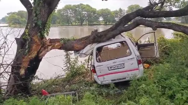 MP Narmadapuram Accident News