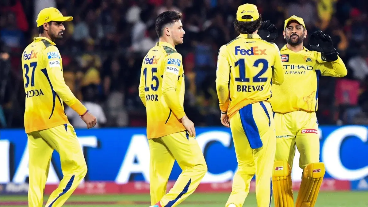 MS Dhoni along with his CSK teammates during an IPL 2025 matches
