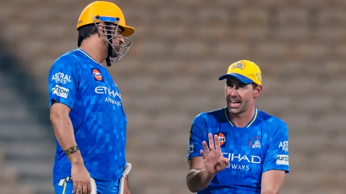 MS Dhoni and Stephen Fleming train during IPL 2025