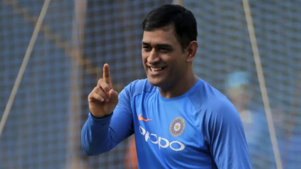 MS Dhoni during training