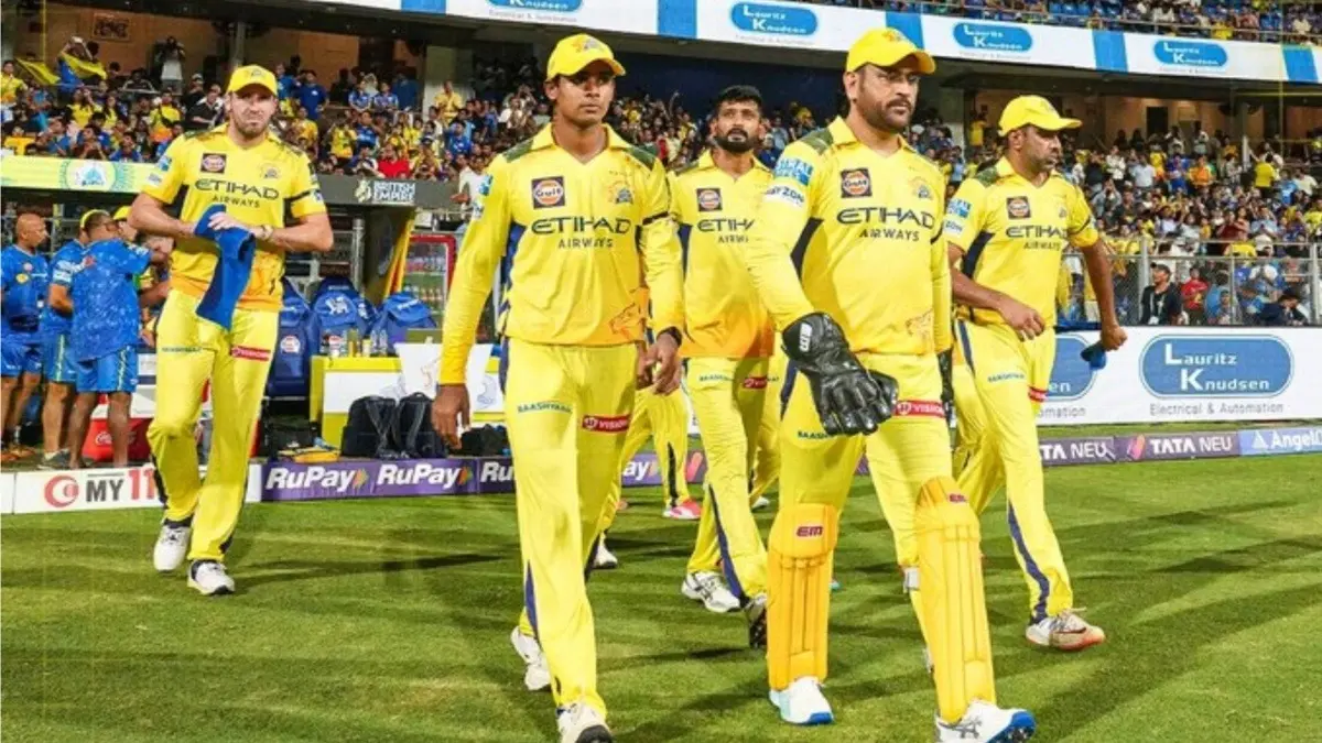 MS Dhoni leading CSK players onto the field