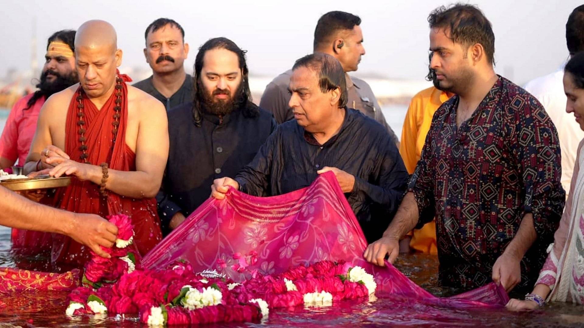Mukesh Ambani visits Mahakumbh