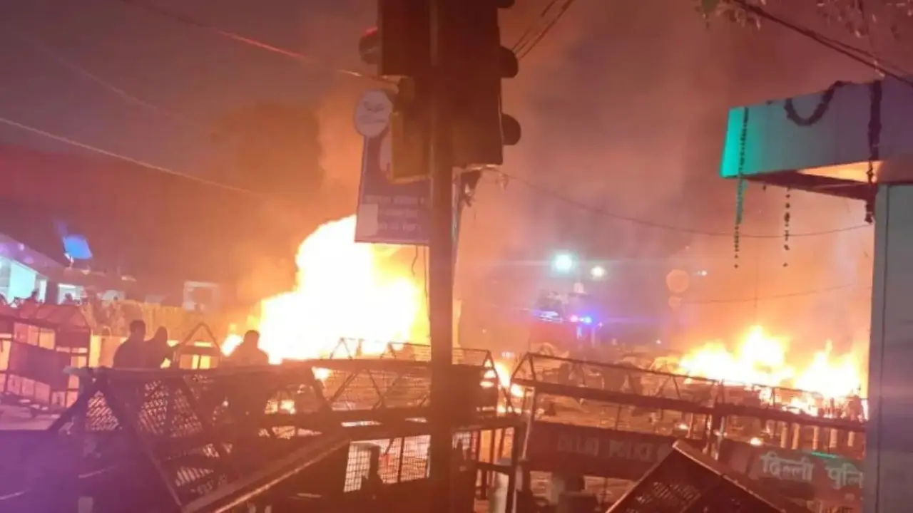 Delhi Police Commissioner Satish Golcha explained how the blast near Red Fort Metro station happened.