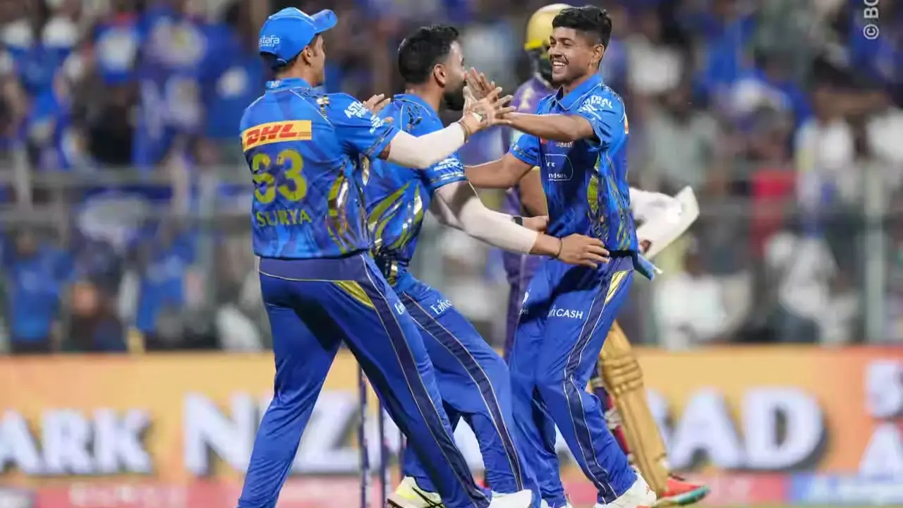 1.5 करोड़ पर 30 लाख वाला खिलाड़ी पड़ा भारी, IPL करियर की पहली गेंद पर ही कोलकाता कैप्टन की गिल्लियां बिखेरी; VIDEO Mumbai Indians Debutant Ashwani Kumar take 4 wickets against KKR make Ajinkya Rahane Out