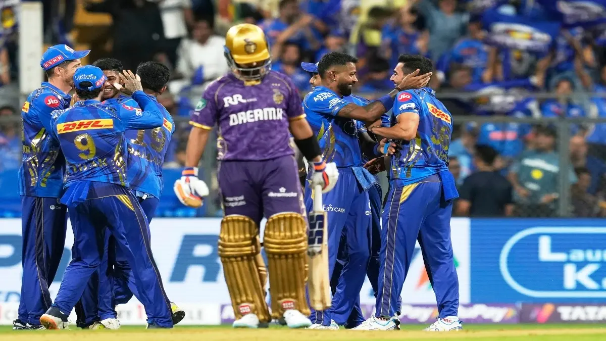 Mumbai Indians players celebrate a wicket