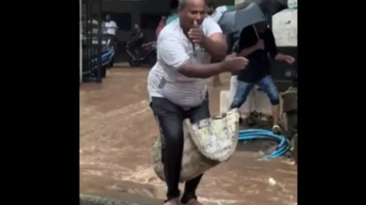 Man's 'Aura Farming' Video In Mumbai Floods Goes Viral | WATCH Mumbai Rains: Man Turns A Flooded Road into Reel Performance, Goes Viral