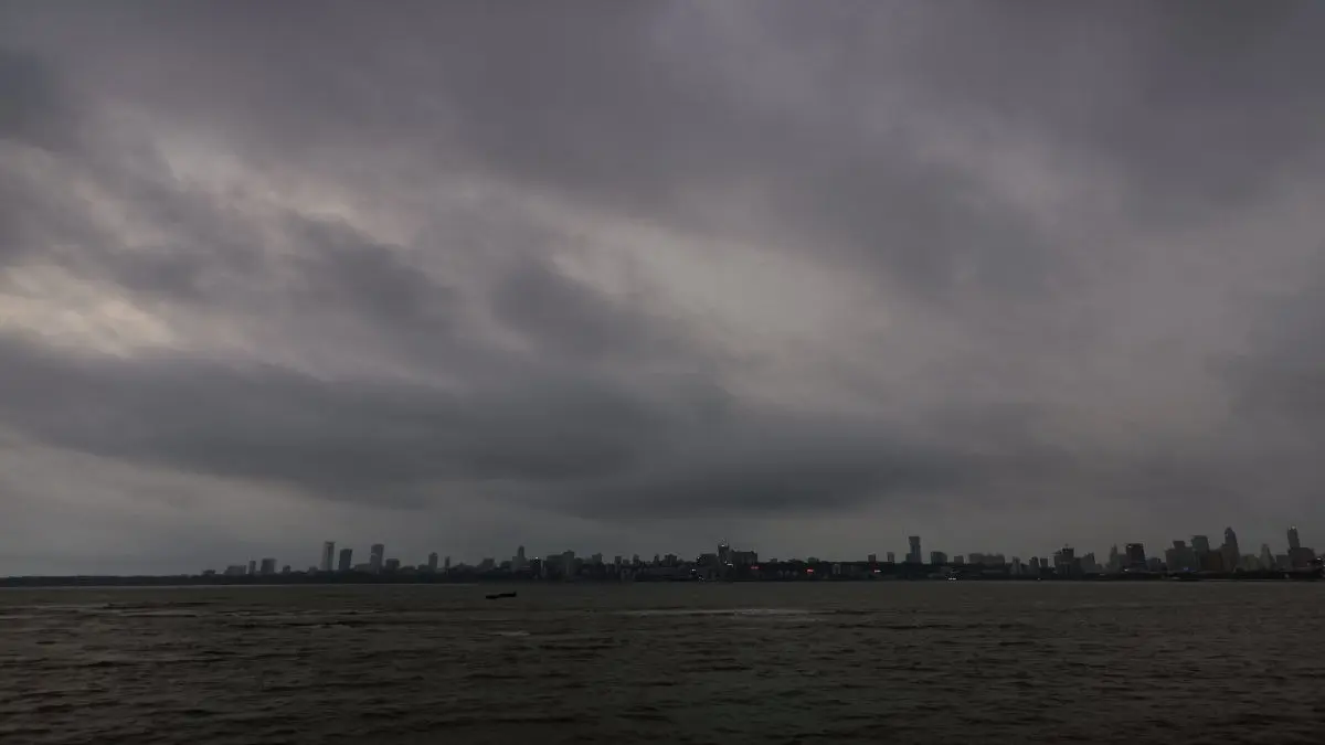 Mumbai to witness light rainfall on Tuesday.
