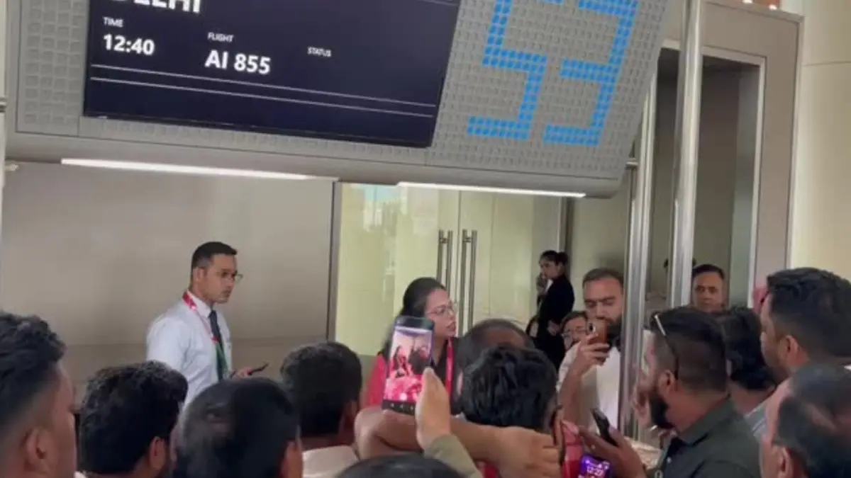 Chaos Erupts at Mumbai Airport