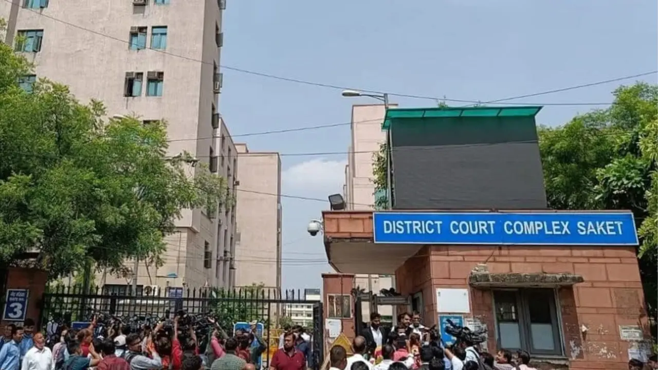 murder in lockup inside delhi Saket court