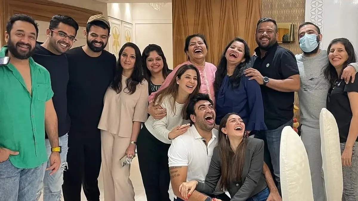 Hansika Motwani Seeks Quashing of FIR Filed Against Her By Sister-In-Law Nancy James: What Are The Charges Against Her? Muskan with Motwani family