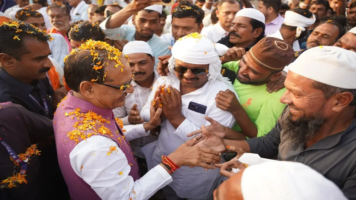 Muslim Community Meets Shivraj Singh Chouhan In Raisen, Thanks Modi Govt For Waqf Amendment Bill