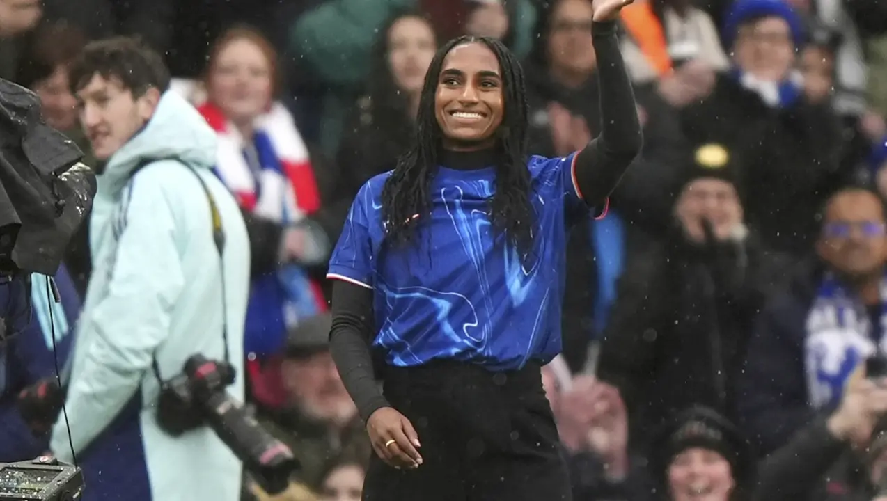 Naomi Girma is women's soccer's first million-dollar player after moving to Chelsea from San Diego Naomi Girma