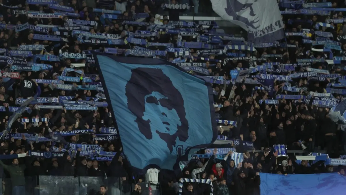 Napoli fans pay tribute to Diego Maradona